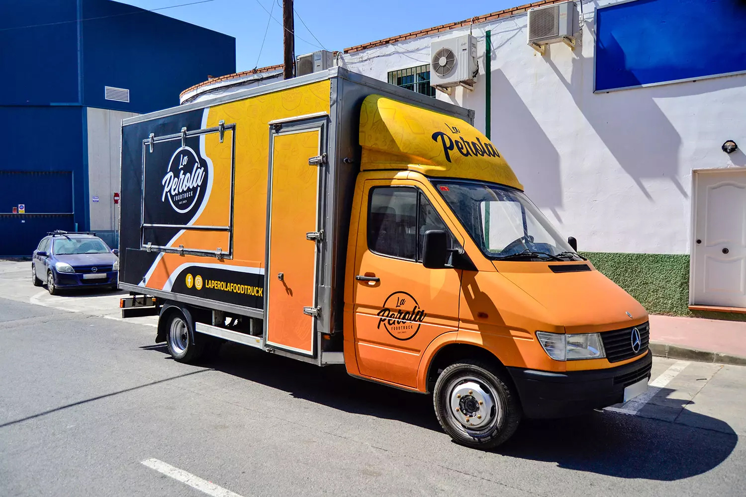 Rotulación de foodtruck La Perola