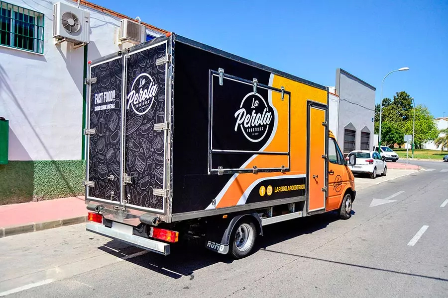 Rotulación de foodtruck La Perola